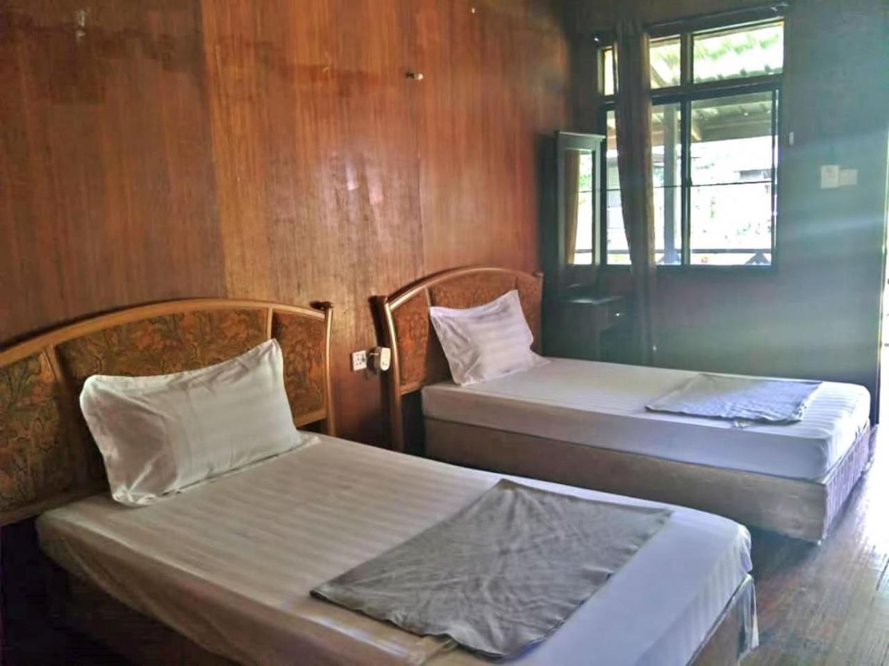 Benarat Lodge *